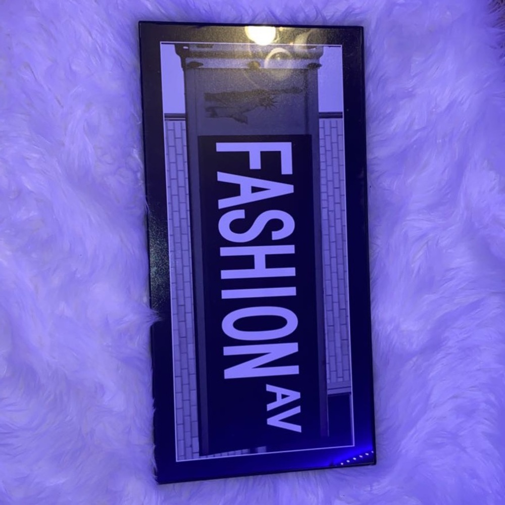 black & white “fashion ave” nyc sign
